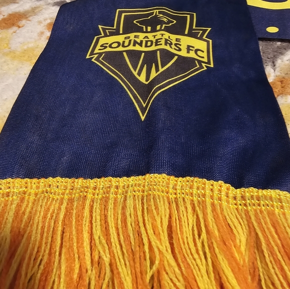 Seattle Sounders Scarf - Picture 4 of 8